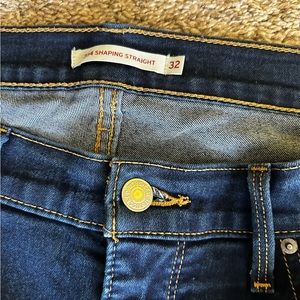 Levi’s straight cut jeans. Size 32